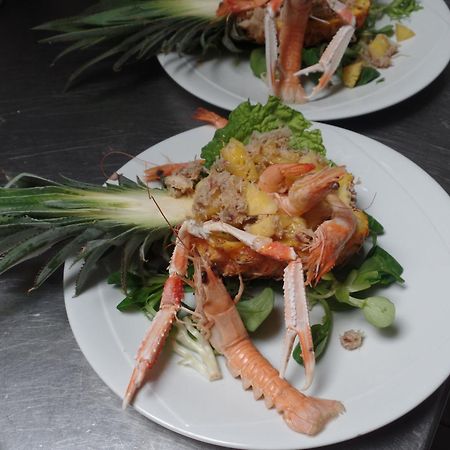 Logis Hotel Restaurant Le Commerce Guichen Екстер'єр фото