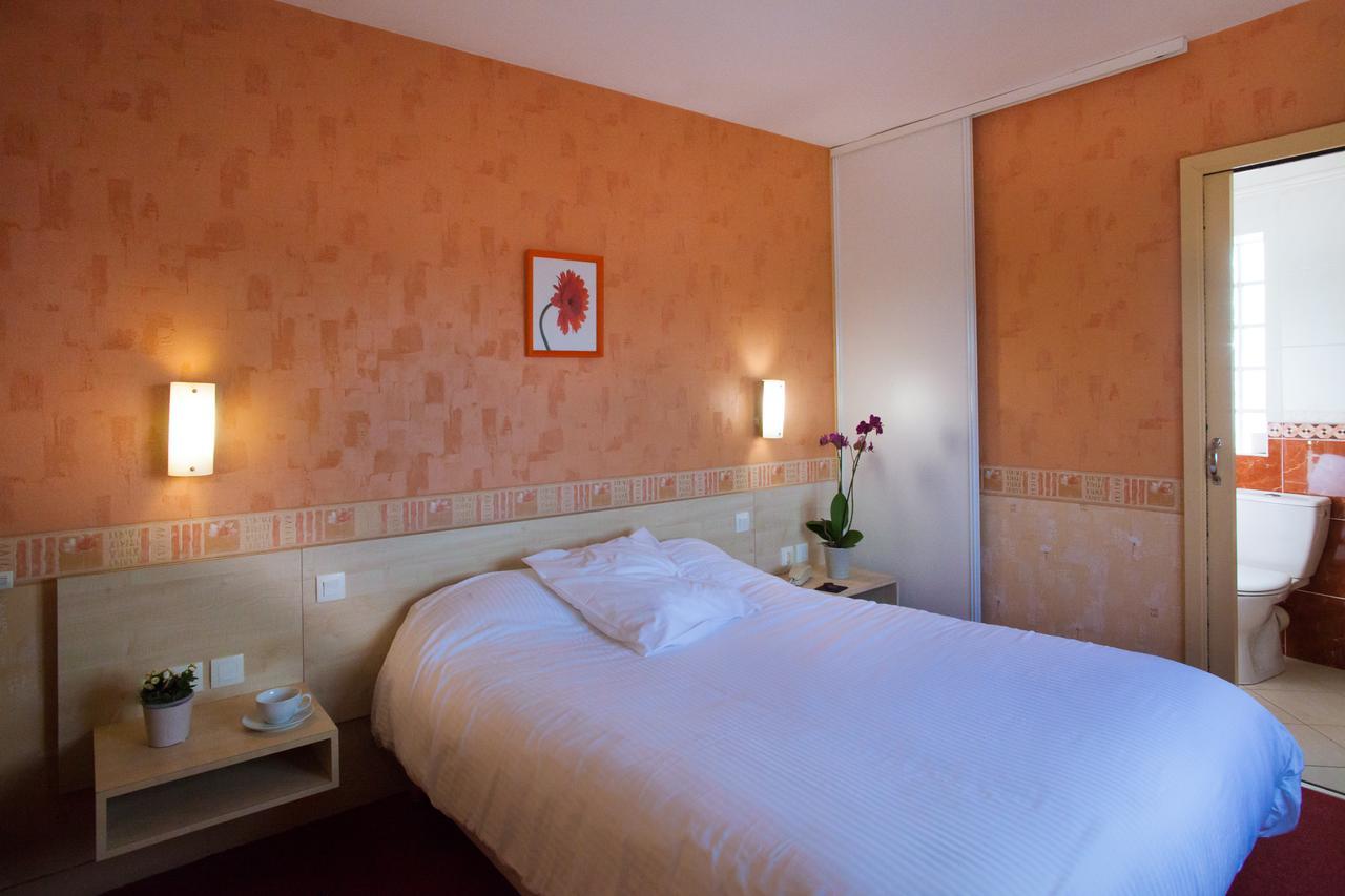 Logis Hotel Restaurant Le Commerce Guichen Екстер'єр фото