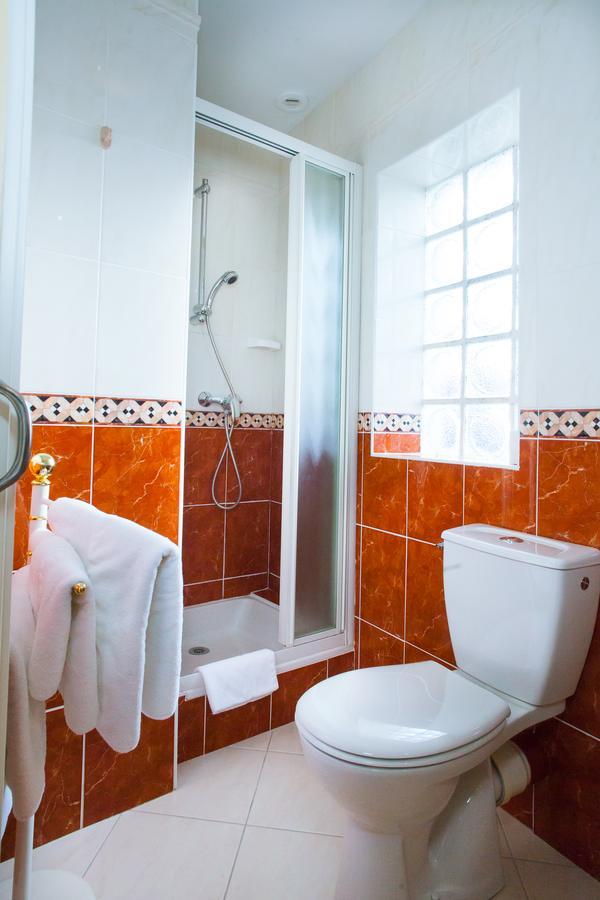 Logis Hotel Restaurant Le Commerce Guichen Екстер'єр фото