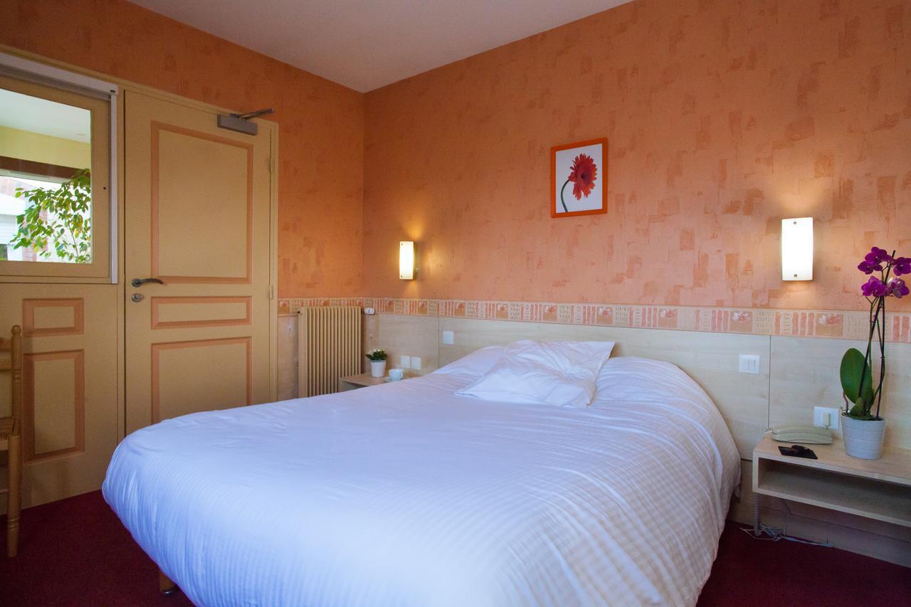 Logis Hotel Restaurant Le Commerce Guichen Екстер'єр фото