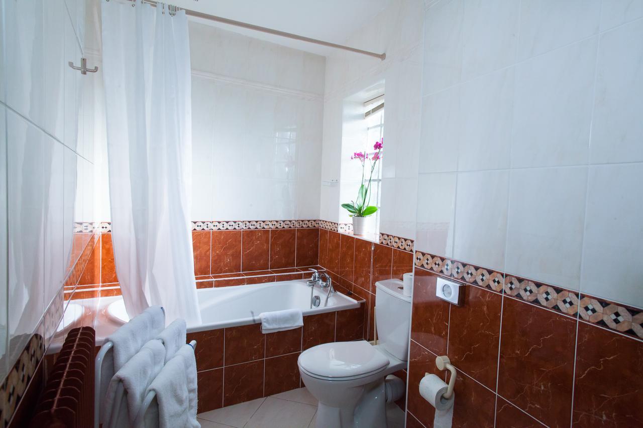 Logis Hotel Restaurant Le Commerce Guichen Екстер'єр фото