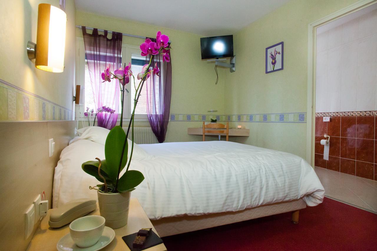 Logis Hotel Restaurant Le Commerce Guichen Екстер'єр фото