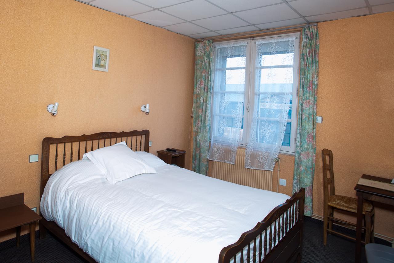 Logis Hotel Restaurant Le Commerce Guichen Екстер'єр фото